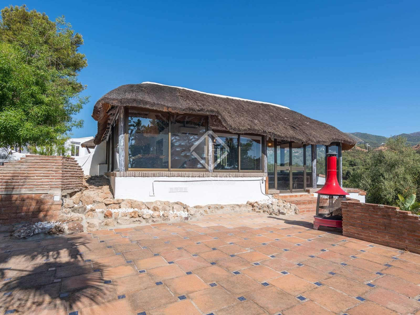 7 bedroom Villa for sale in Las Lagunas de Mijas with pool - € 1,000,000 (Ref: 8520712)