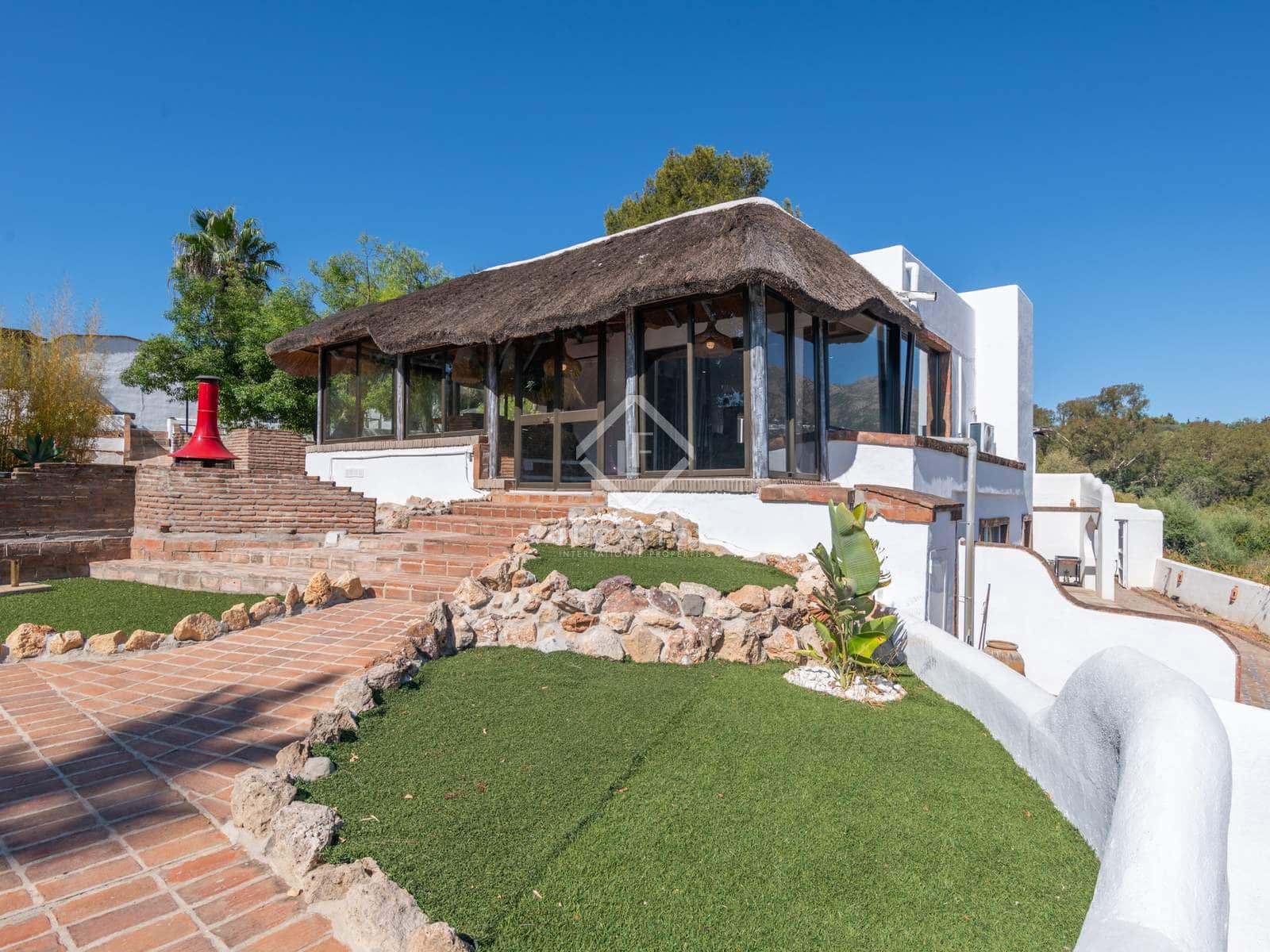 7 bedroom Villa for sale in Las Lagunas de Mijas with pool - € 1,000,000 (Ref: 8520712)