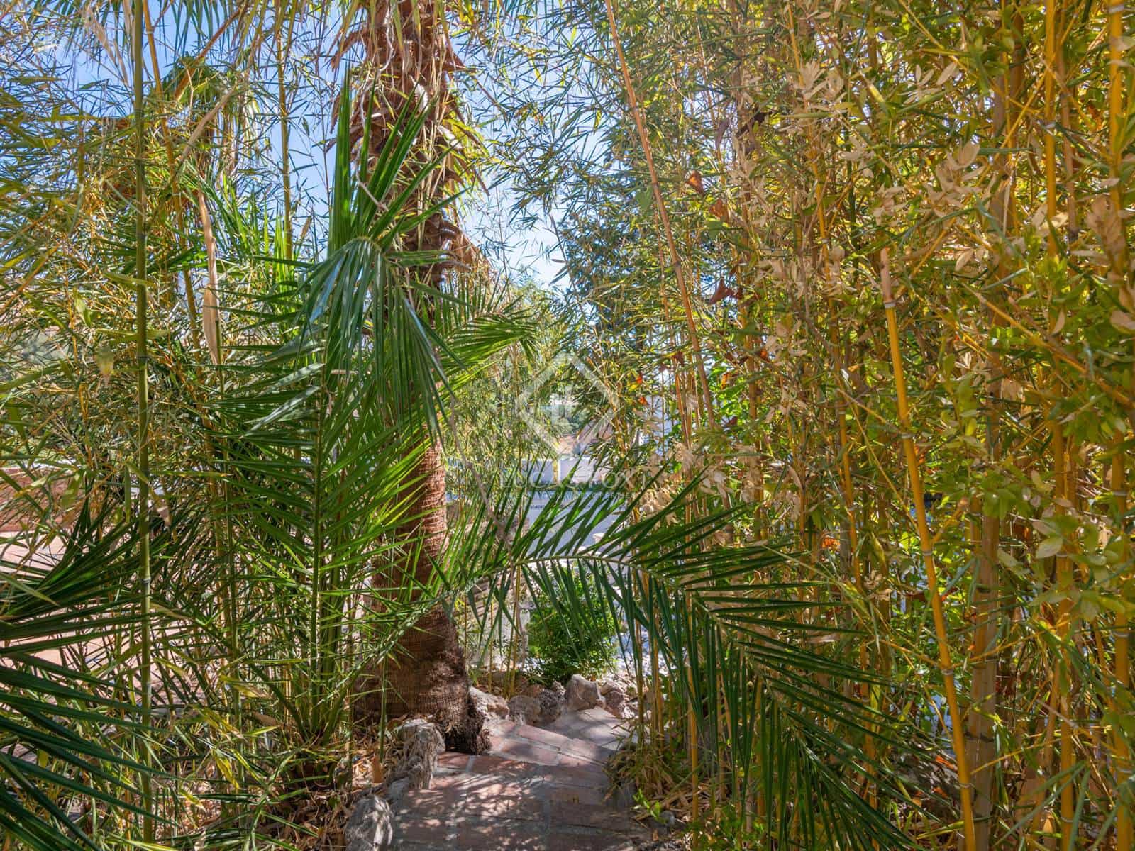 7 bedroom Villa for sale in Las Lagunas de Mijas with pool - € 1,000,000 (Ref: 8520712)