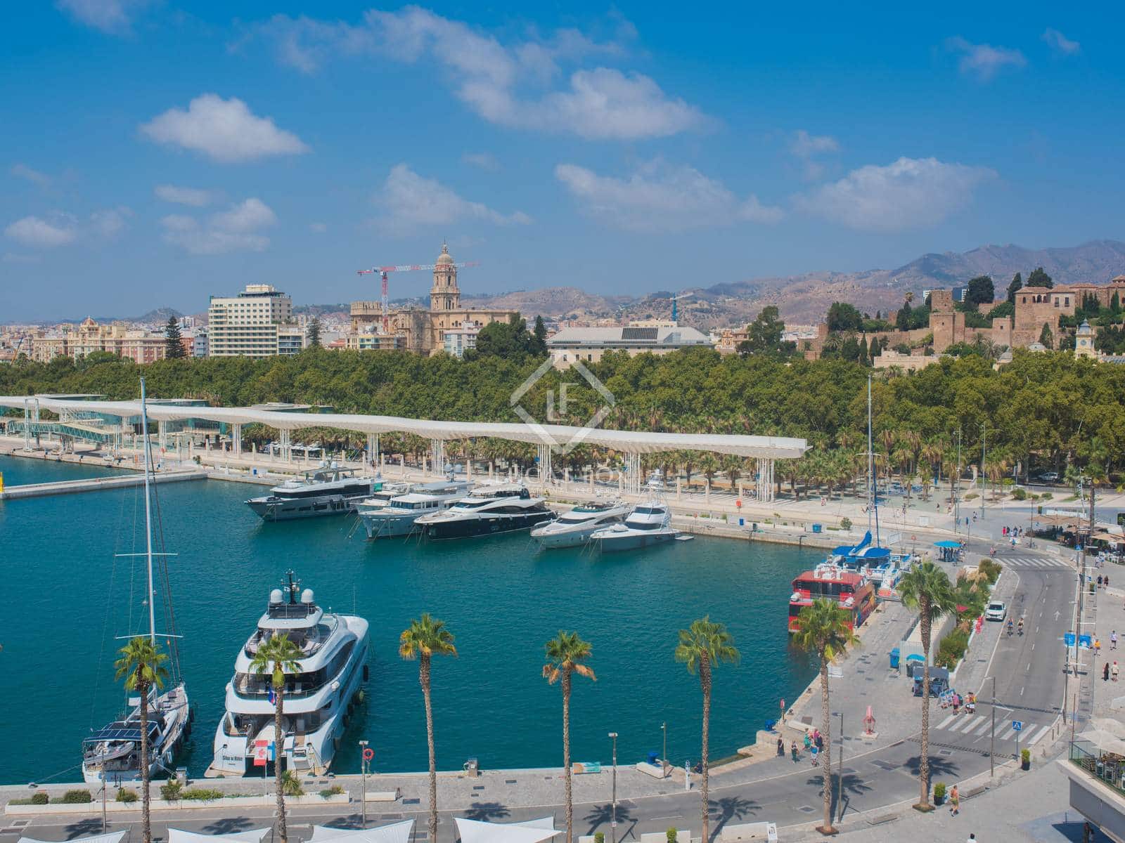 4 soveværelse Lejlighed til salg i Malaga by med garage - € 1.200.000 (Ref: 8524512)