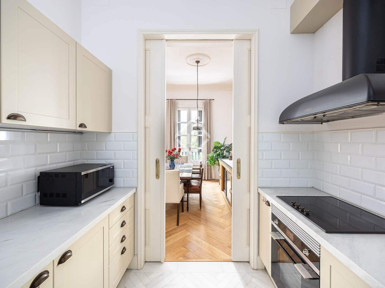 3 slaapkamer Appartement te huur in Barcelona stad - € 3.500 (Ref: 8524648)