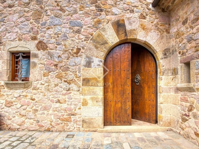 4 bedroom Villa for sale in Sant Feliu de Guíxols with pool garage - € 2,800,000 (Ref: 8528875)