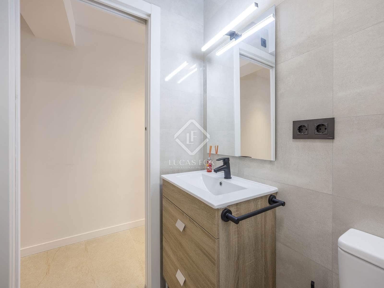 2 bedroom Apartment for rent in Valencia city - € 1,700 (Ref: 8553501)