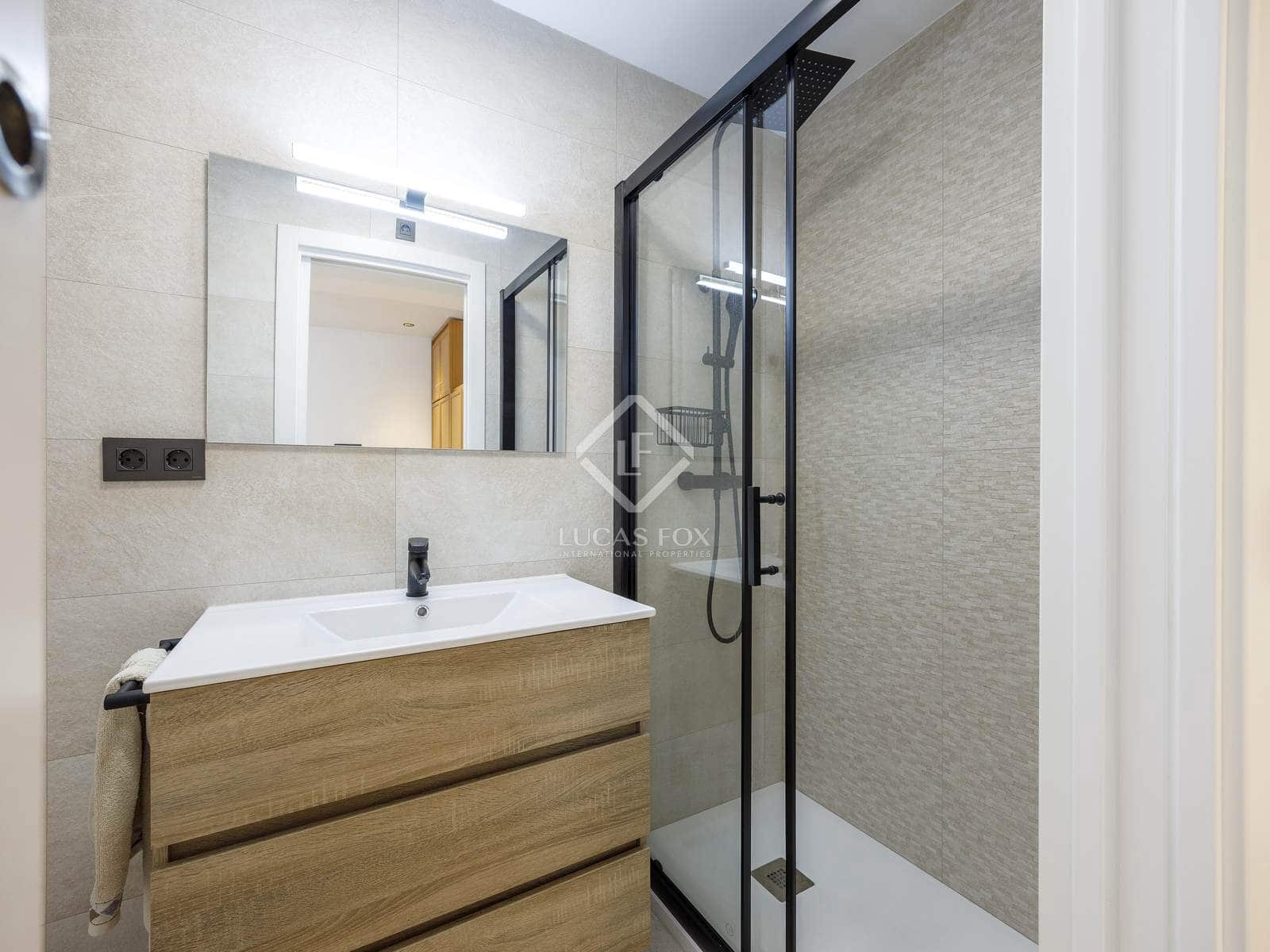 2 bedroom Apartment for rent in Valencia city - € 1,700 (Ref: 8553501)