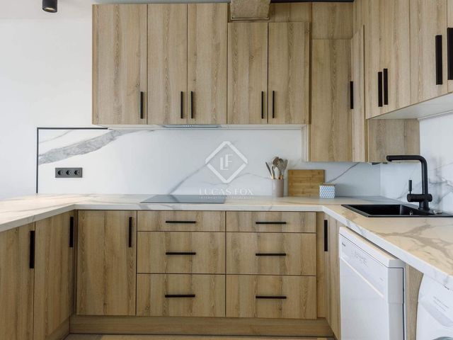 2 bedroom Apartment for rent in Valencia city - € 1,700 (Ref: 8553501)