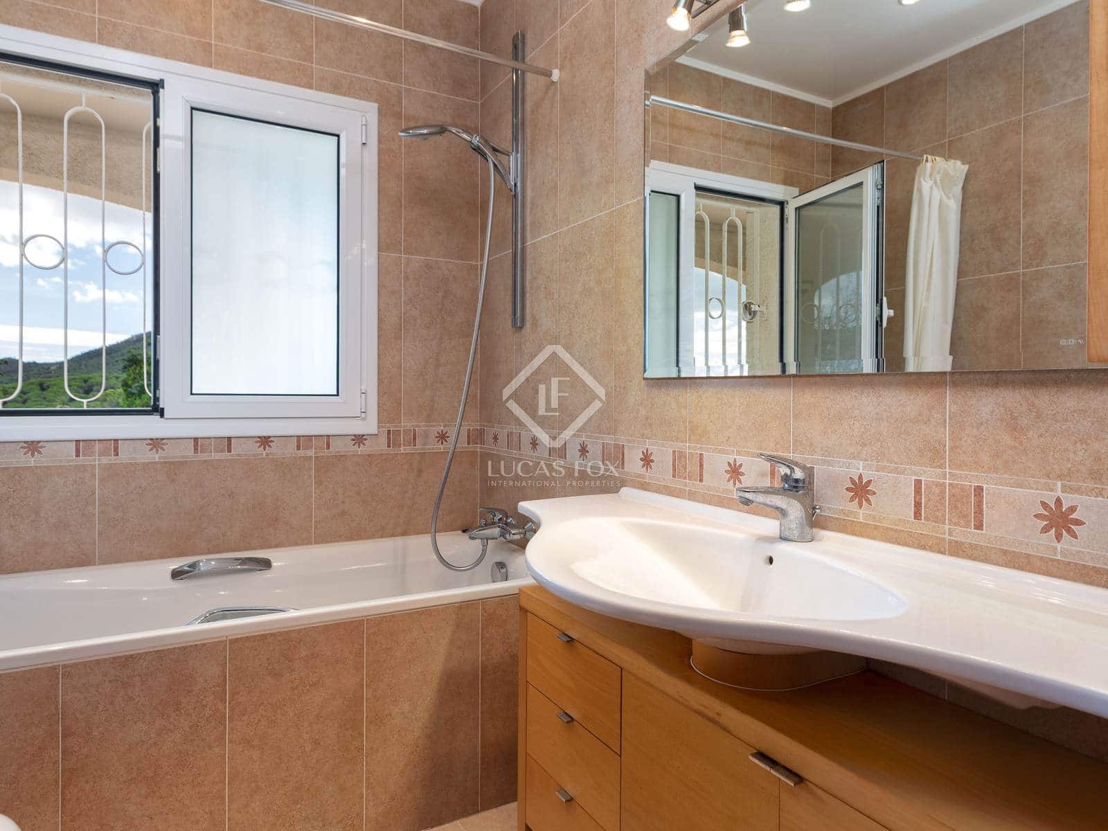 4 slaapkamer Villa te koop in Sant Feliu de Guixols met zwembad garage - € 1.950.000 (Ref: 8556264)