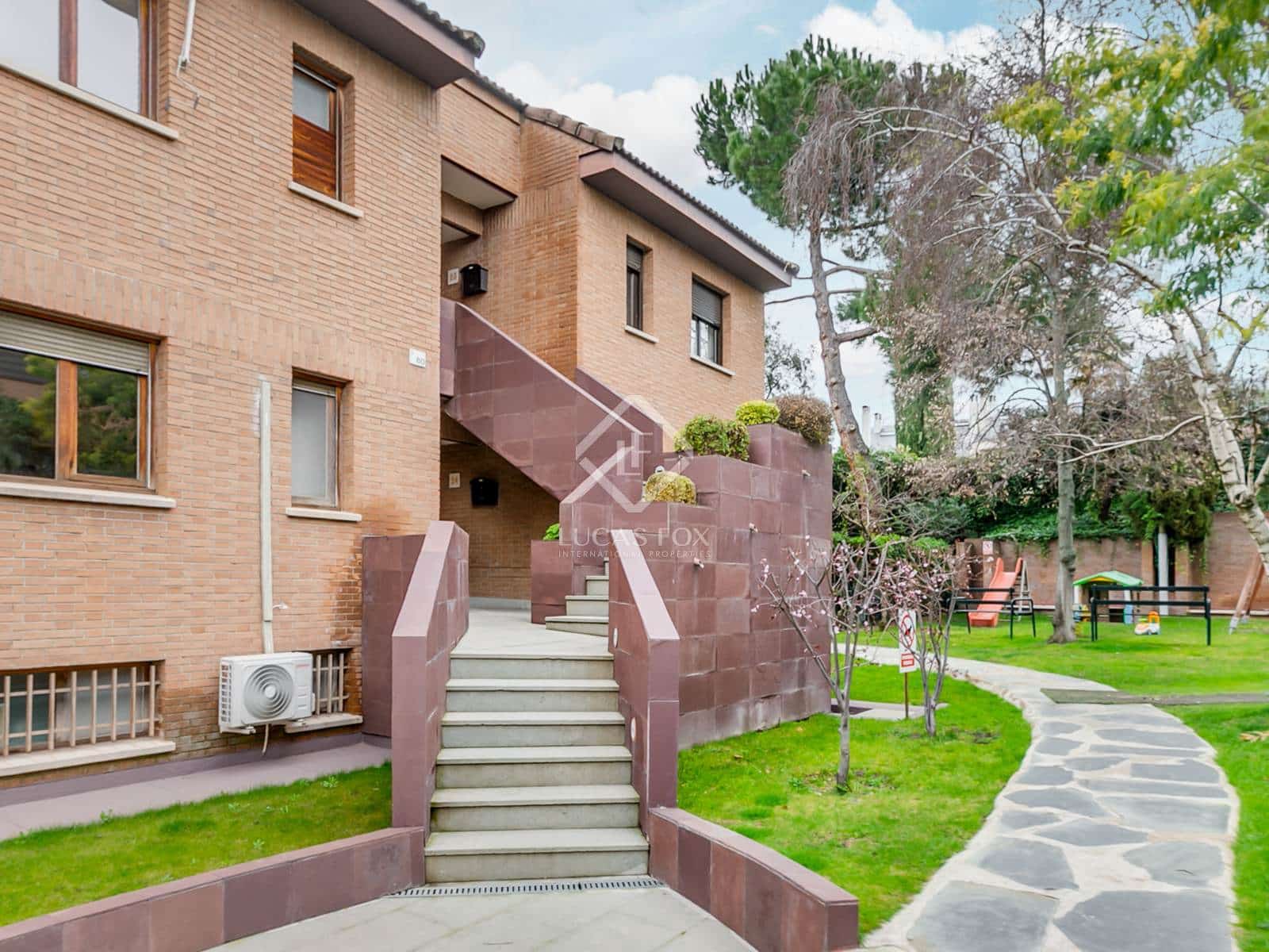 2 soveværelse Lejlighed til leje i Madrid by med swimmingpool garage - € 4.000 (Ref: 8563248)