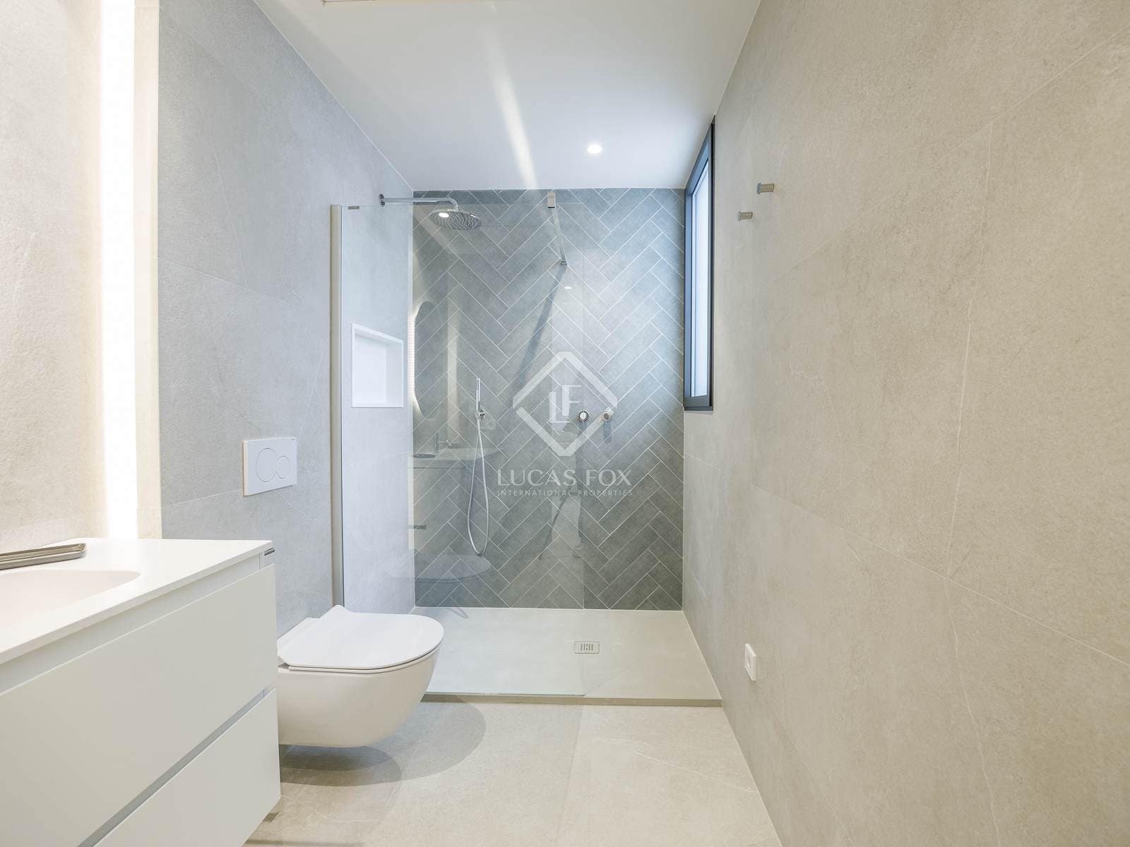 3 bedroom Penthouse for rent in Valencia city - € 5,000 (Ref: 8563302)