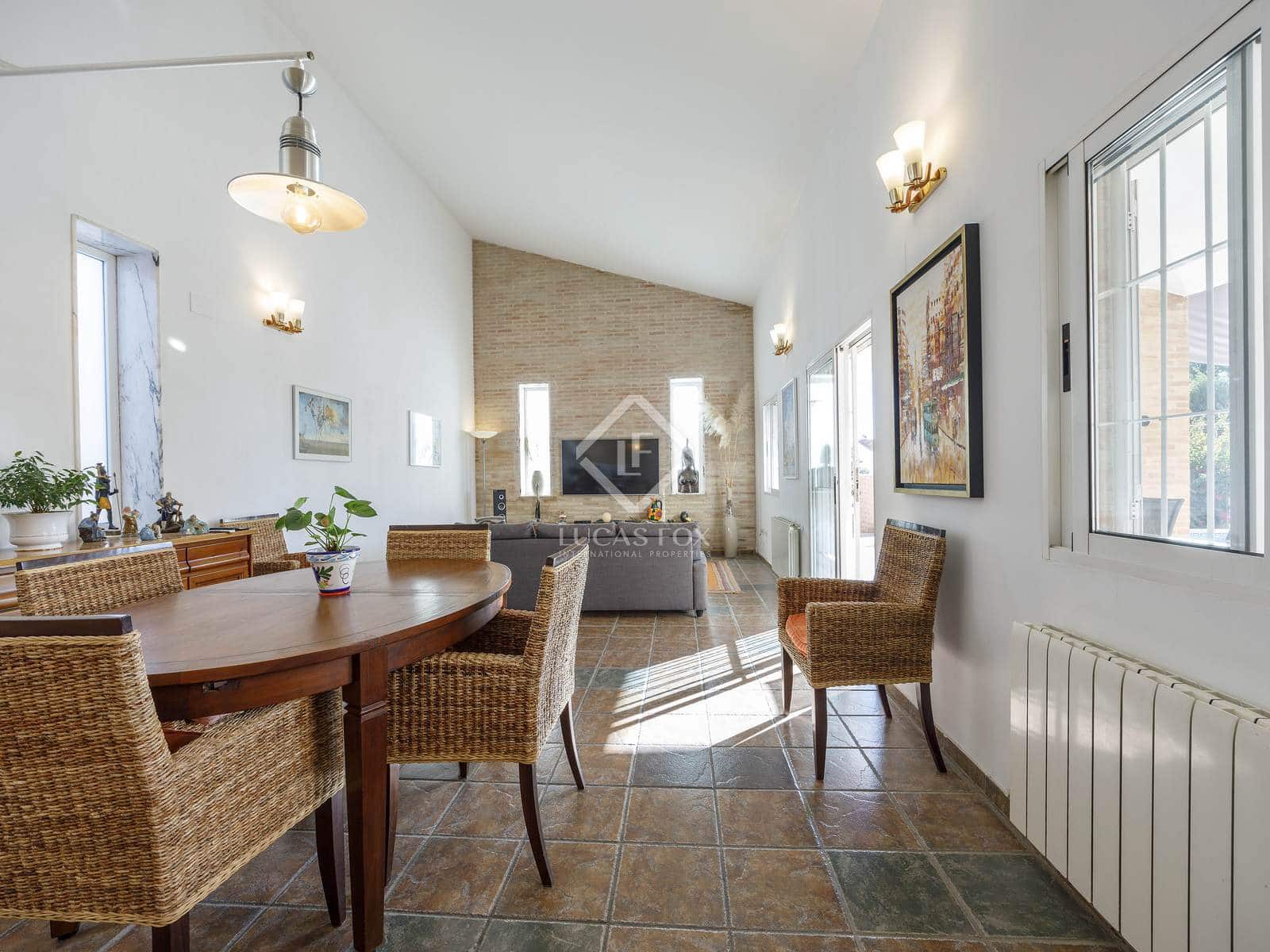 6 soveværelse Villa til salg i La Pobla de Vallbona med swimmingpool garage - € 995.000 (Ref: 8566943)