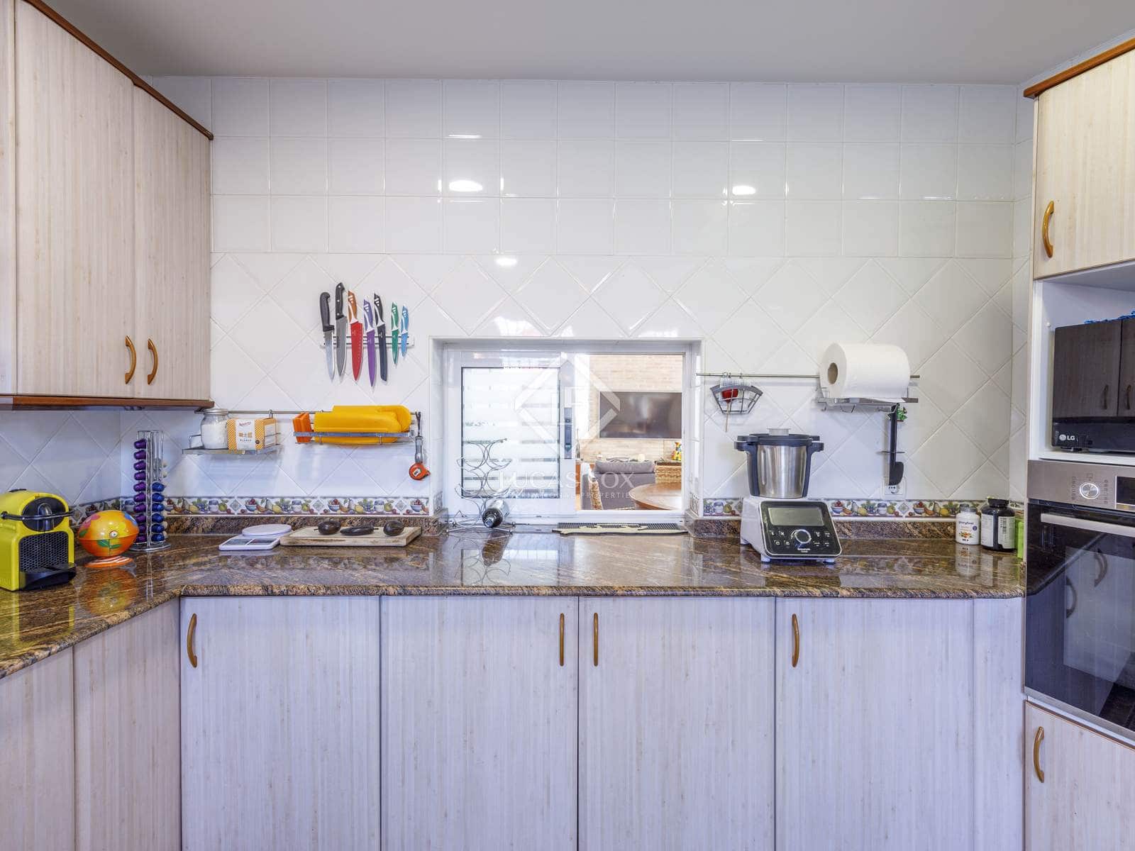 6 soveværelse Villa til salg i La Pobla de Vallbona med swimmingpool garage - € 995.000 (Ref: 8566943)