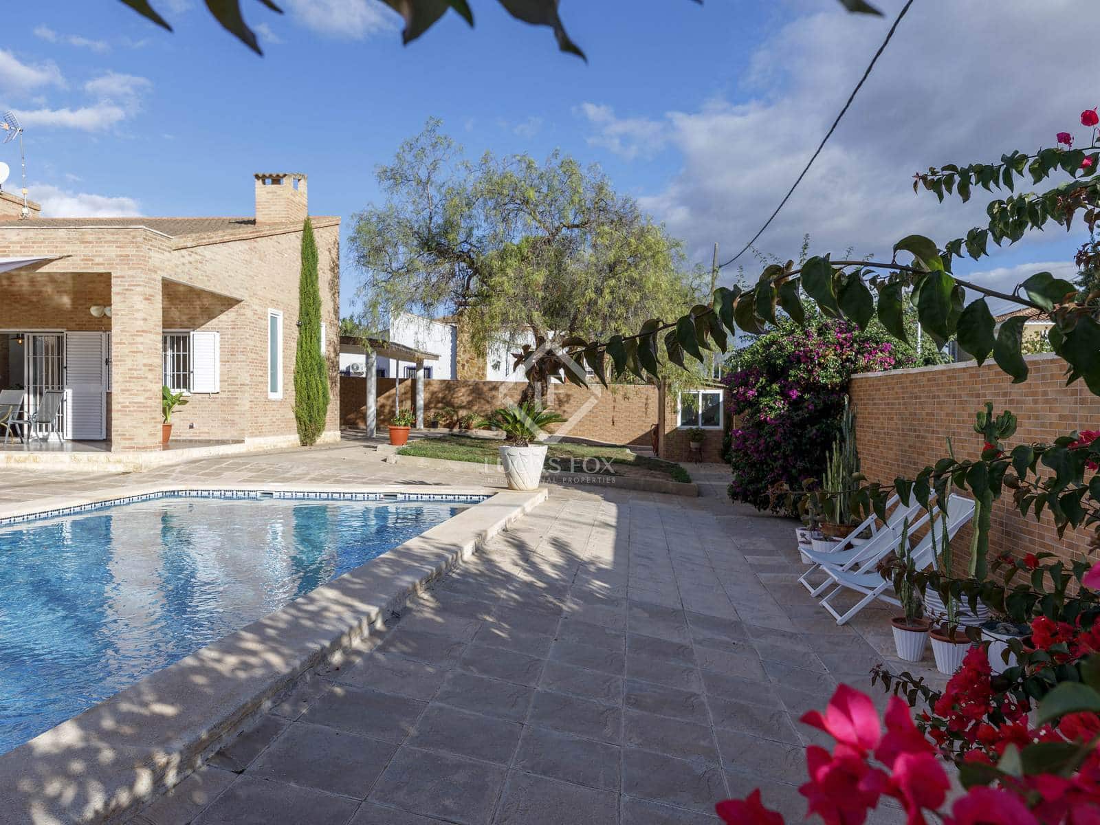 6 soveværelse Villa til salg i La Pobla de Vallbona med swimmingpool garage - € 995.000 (Ref: 8566943)