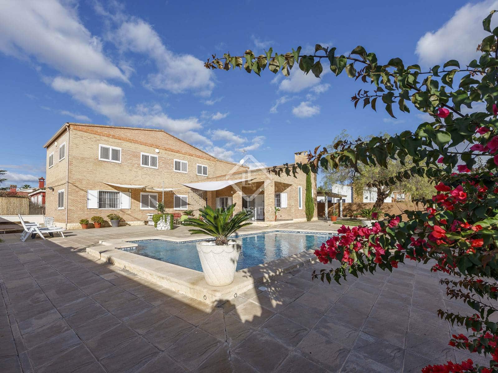 6 soveværelse Villa til salg i La Pobla de Vallbona med swimmingpool garage - € 995.000 (Ref: 8566943)