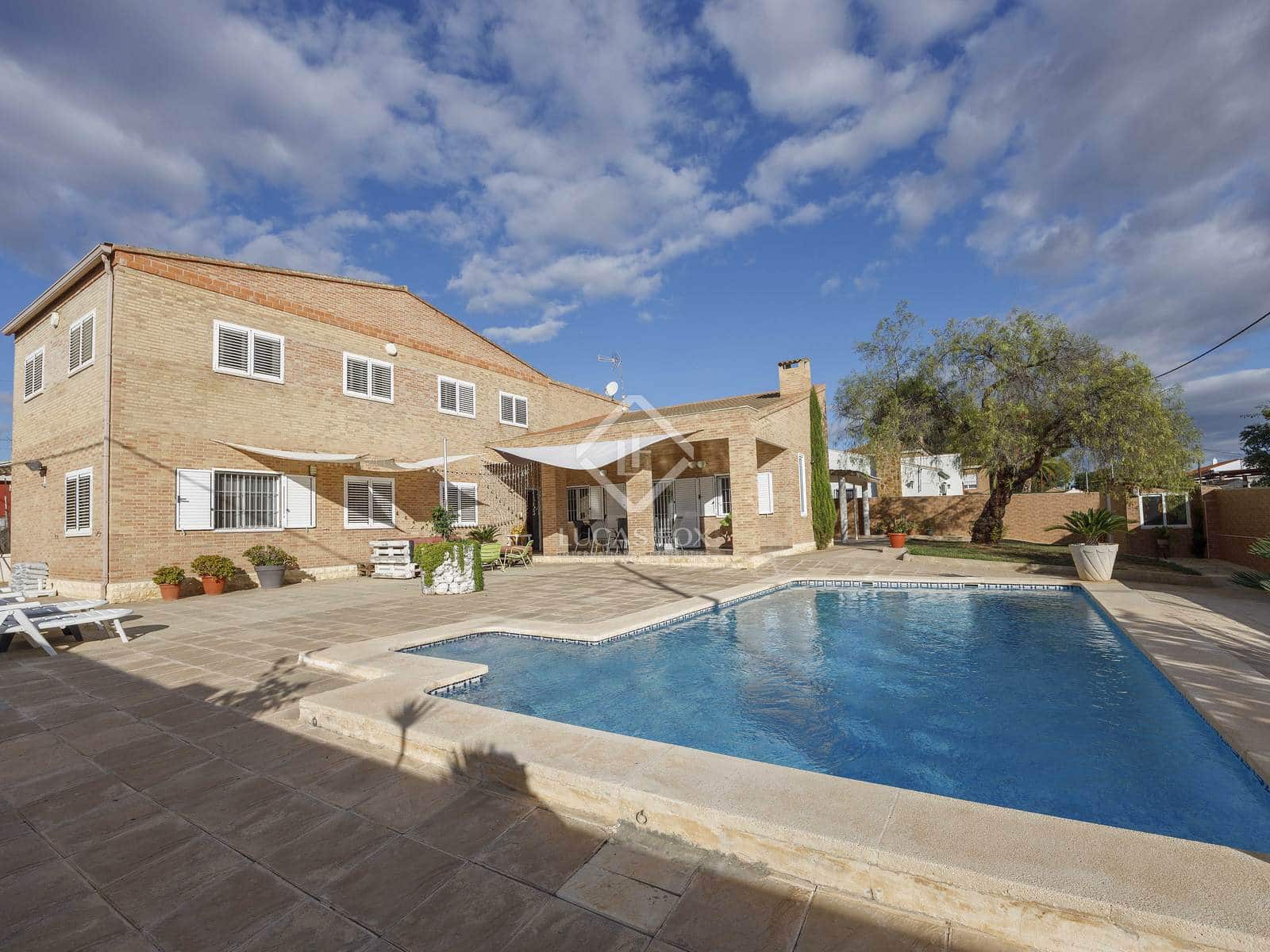 6 soveværelse Villa til salg i La Pobla de Vallbona med swimmingpool garage - € 995.000 (Ref: 8566943)