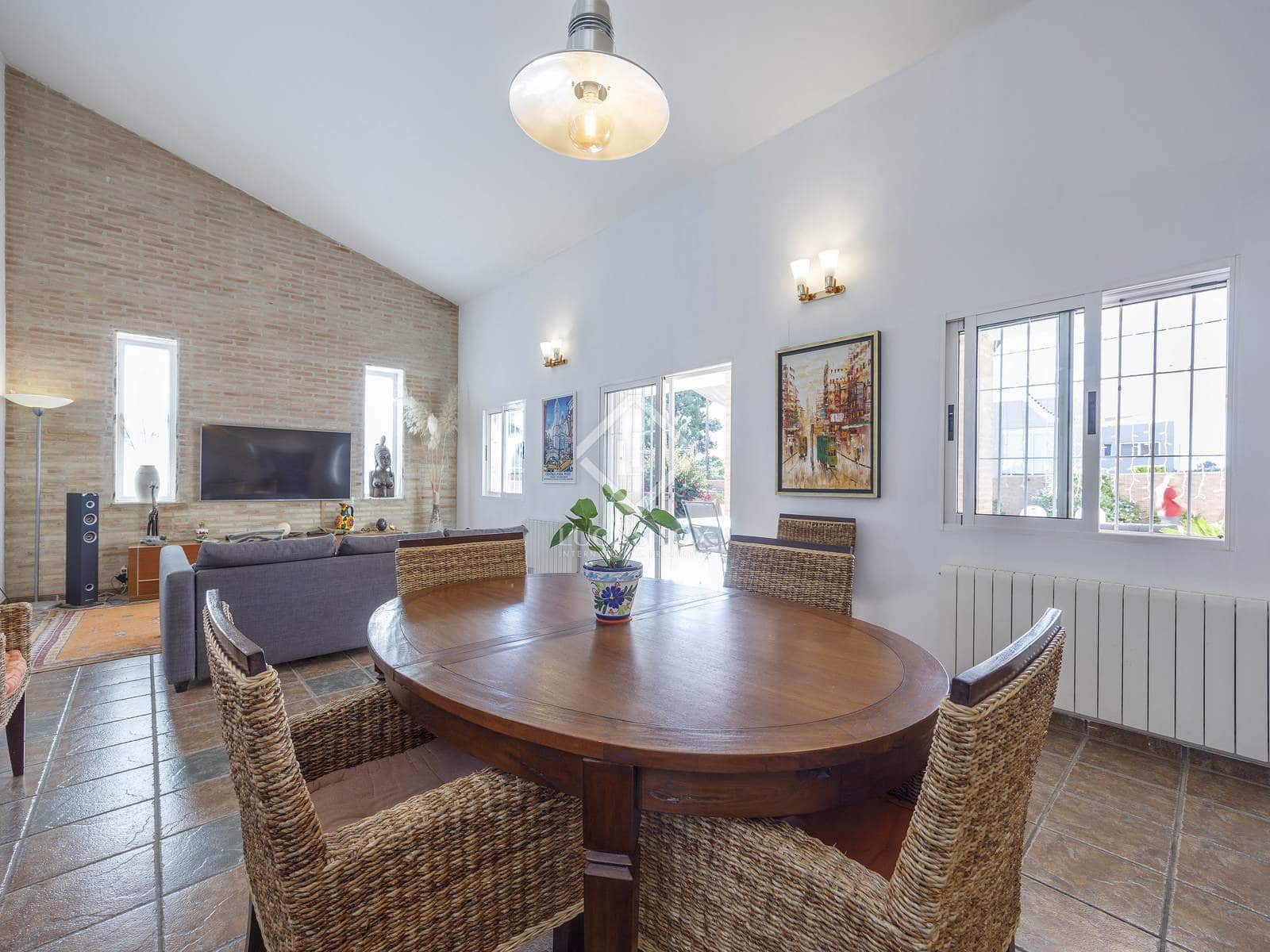 6 soveværelse Villa til salg i La Pobla de Vallbona med swimmingpool garage - € 995.000 (Ref: 8566943)