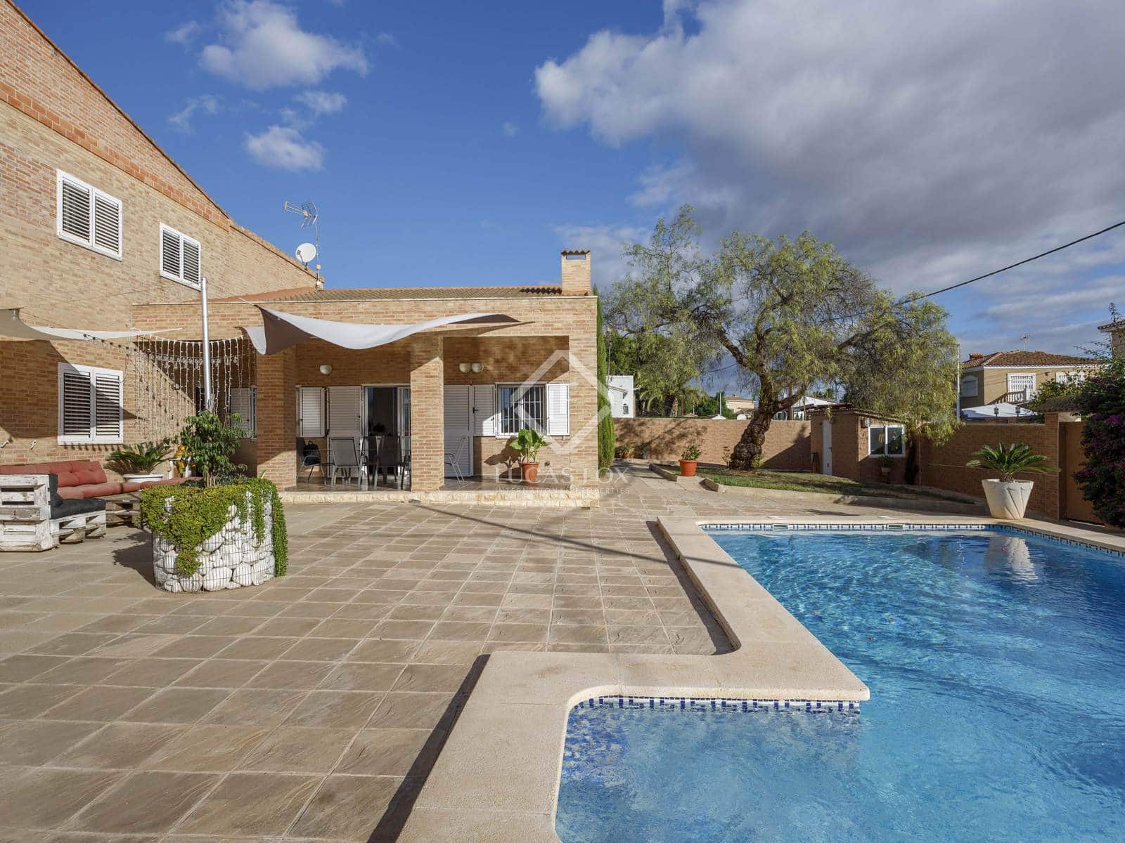 6 soveværelse Villa til salg i La Pobla de Vallbona med swimmingpool garage - € 995.000 (Ref: 8566943)