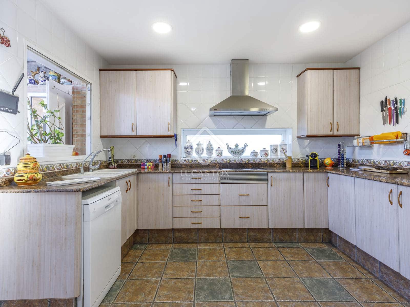 6 soveværelse Villa til salg i La Pobla de Vallbona med swimmingpool garage - € 995.000 (Ref: 8566943)