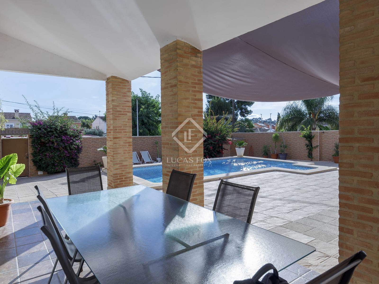 6 soveværelse Villa til salg i La Pobla de Vallbona med swimmingpool garage - € 995.000 (Ref: 8566943)