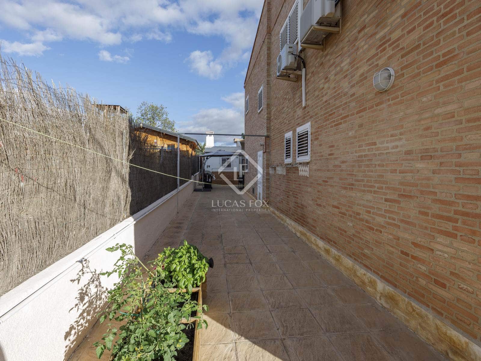 6 soveværelse Villa til salg i La Pobla de Vallbona med swimmingpool garage - € 995.000 (Ref: 8566943)