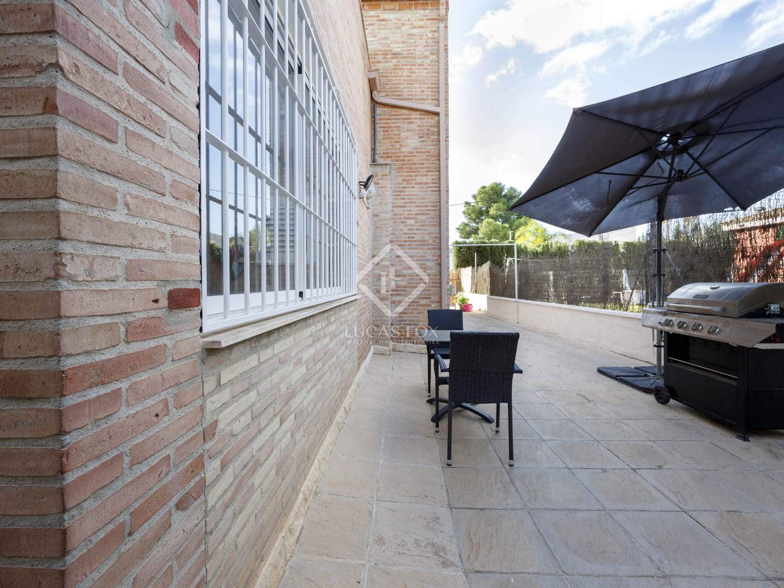 6 soveværelse Villa til salg i La Pobla de Vallbona med swimmingpool garage - € 995.000 (Ref: 8566943)