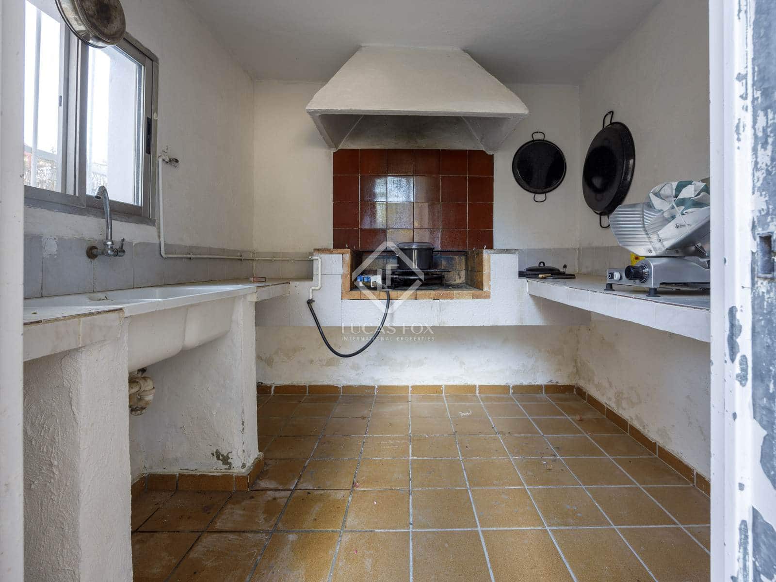 6 soveværelse Villa til salg i La Pobla de Vallbona med swimmingpool garage - € 995.000 (Ref: 8566943)