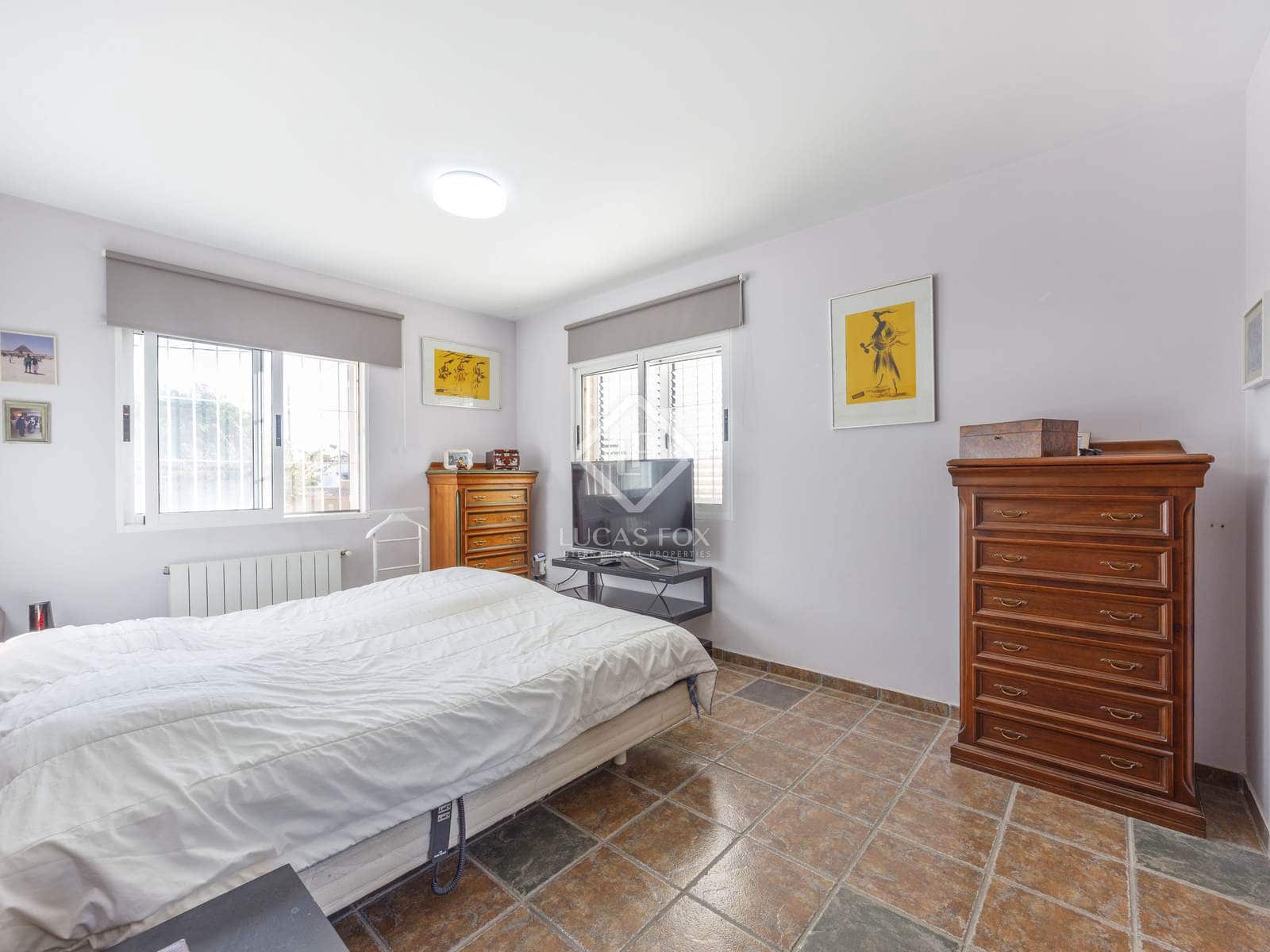 6 soveværelse Villa til salg i La Pobla de Vallbona med swimmingpool garage - € 995.000 (Ref: 8566943)