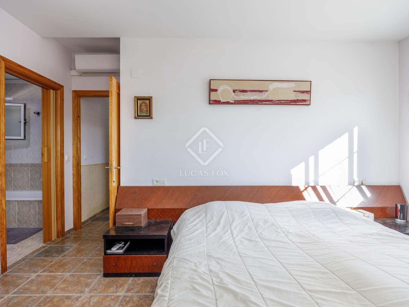 6 soveværelse Villa til salg i La Pobla de Vallbona med swimmingpool garage - € 995.000 (Ref: 8566943)