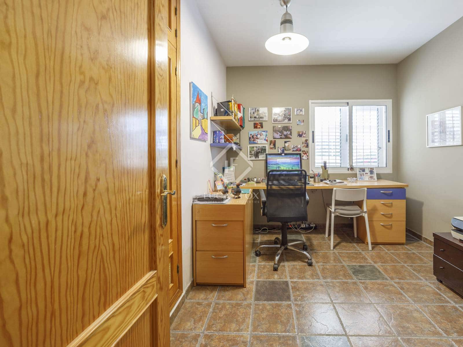 6 soveværelse Villa til salg i La Pobla de Vallbona med swimmingpool garage - € 995.000 (Ref: 8566943)