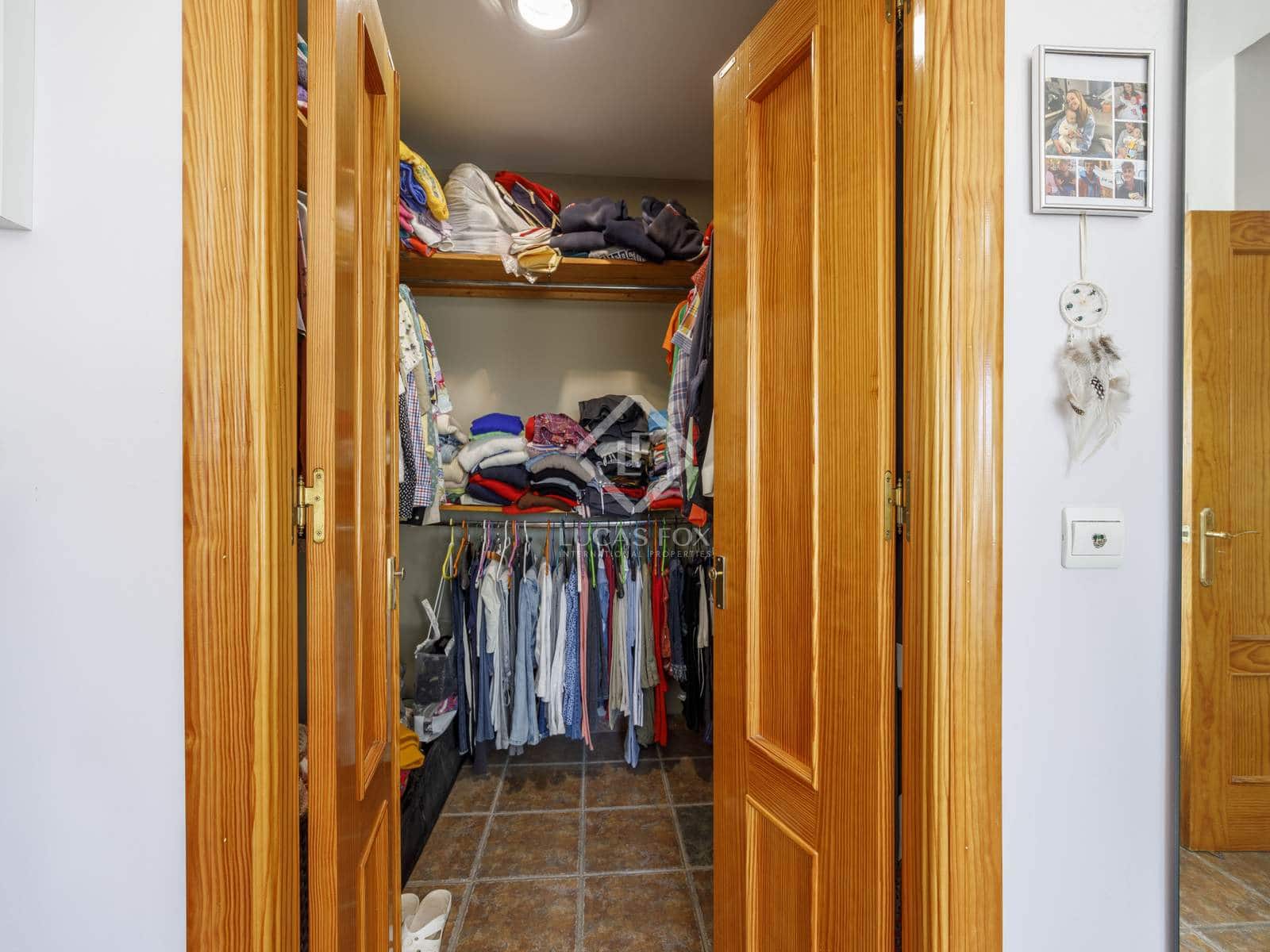 6 soveværelse Villa til salg i La Pobla de Vallbona med swimmingpool garage - € 995.000 (Ref: 8566943)