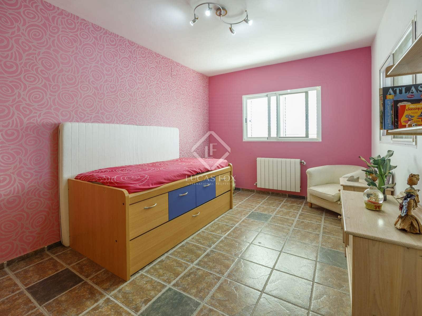 6 soveværelse Villa til salg i La Pobla de Vallbona med swimmingpool garage - € 995.000 (Ref: 8566943)