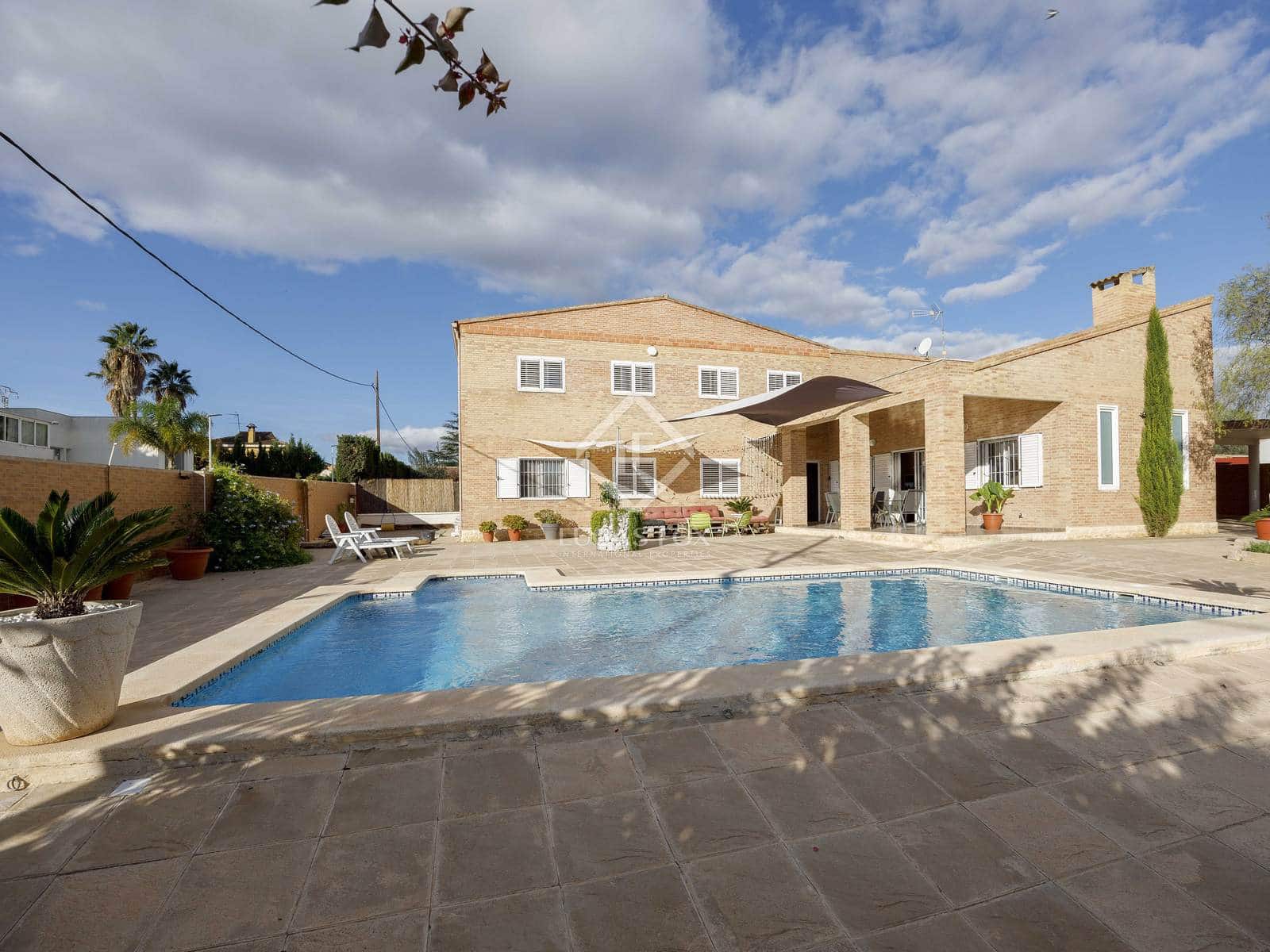 6 soveværelse Villa til salg i La Pobla de Vallbona med swimmingpool garage - € 995.000 (Ref: 8566943)