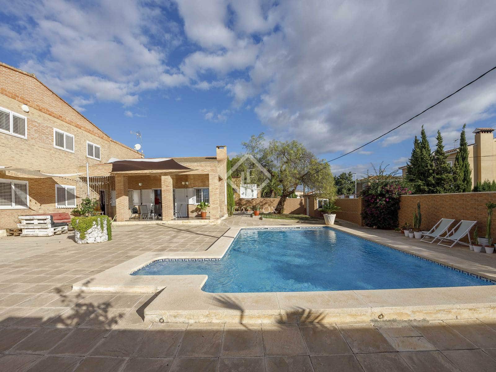 6 soveværelse Villa til salg i La Pobla de Vallbona med swimmingpool garage - € 995.000 (Ref: 8566943)
