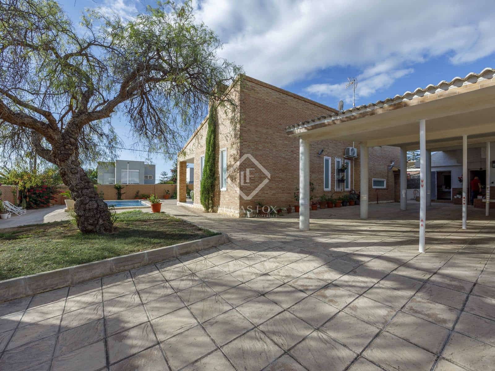 6 soveværelse Villa til salg i La Pobla de Vallbona med swimmingpool garage - € 995.000 (Ref: 8566943)