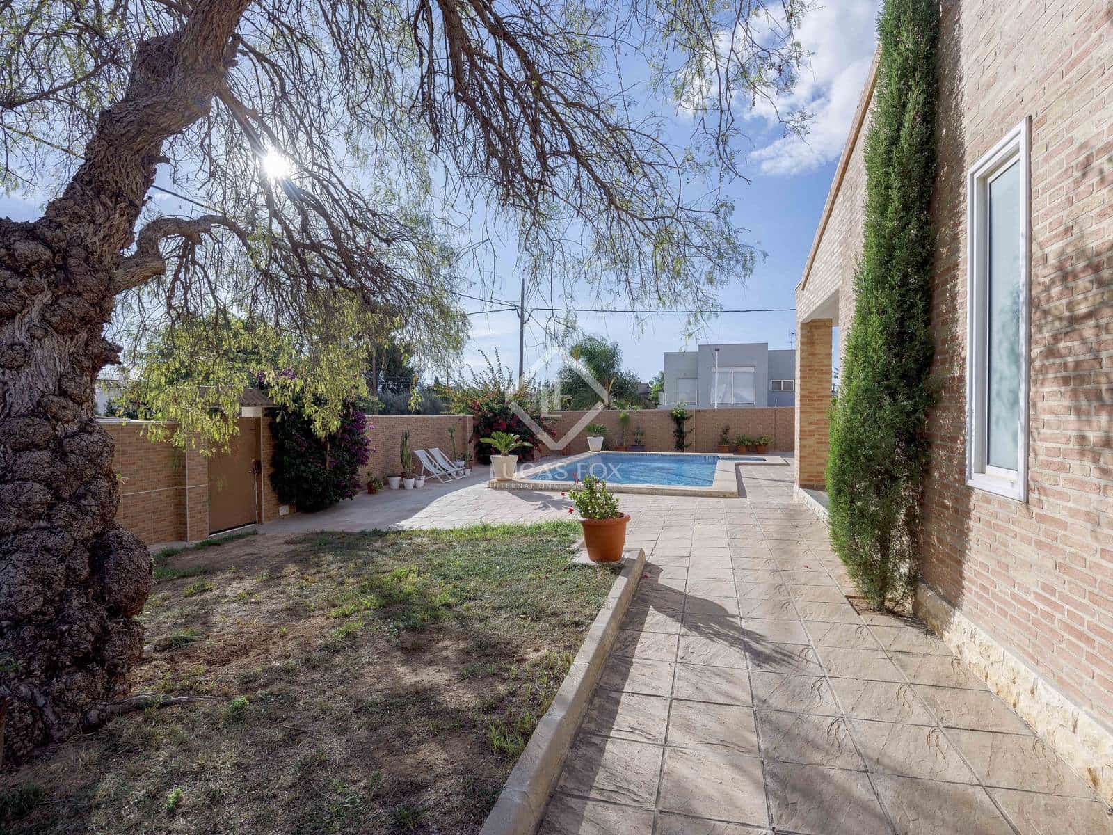 6 soveværelse Villa til salg i La Pobla de Vallbona med swimmingpool garage - € 995.000 (Ref: 8566943)