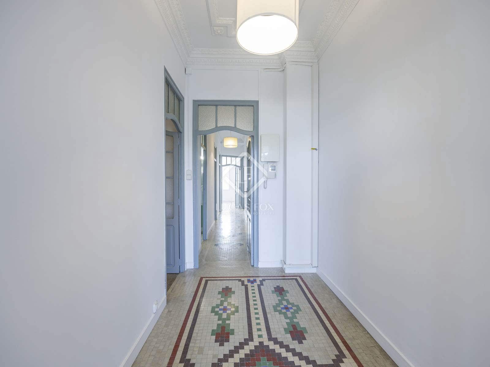 5 bedroom Apartment for rent in Valencia city - € 2,500 (Ref: 8568599)