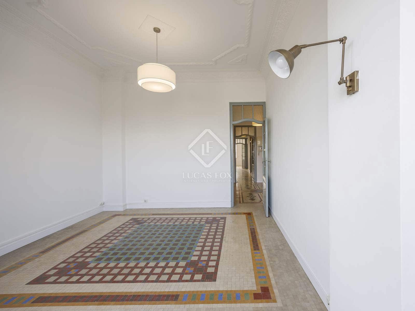 5 bedroom Apartment for rent in Valencia city - € 2,500 (Ref: 8568599)