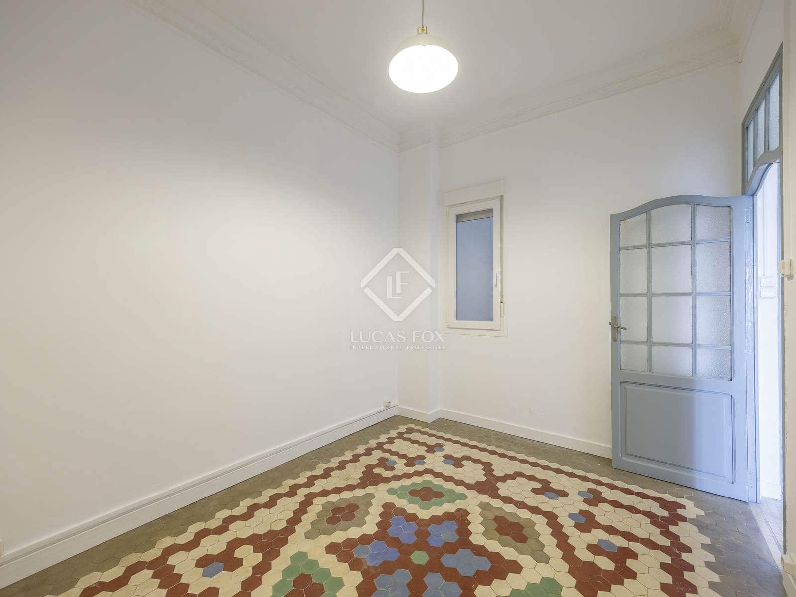 5 bedroom Apartment for rent in Valencia city - € 2,500 (Ref: 8568599)