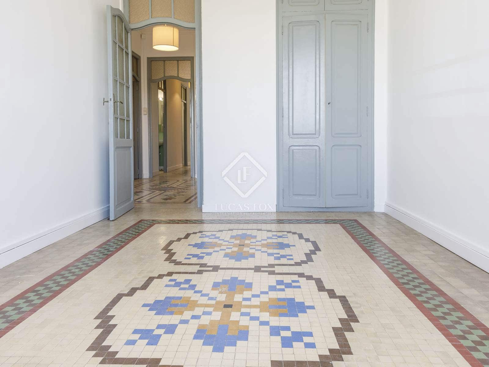 5 bedroom Apartment for rent in Valencia city - € 2,500 (Ref: 8568599)