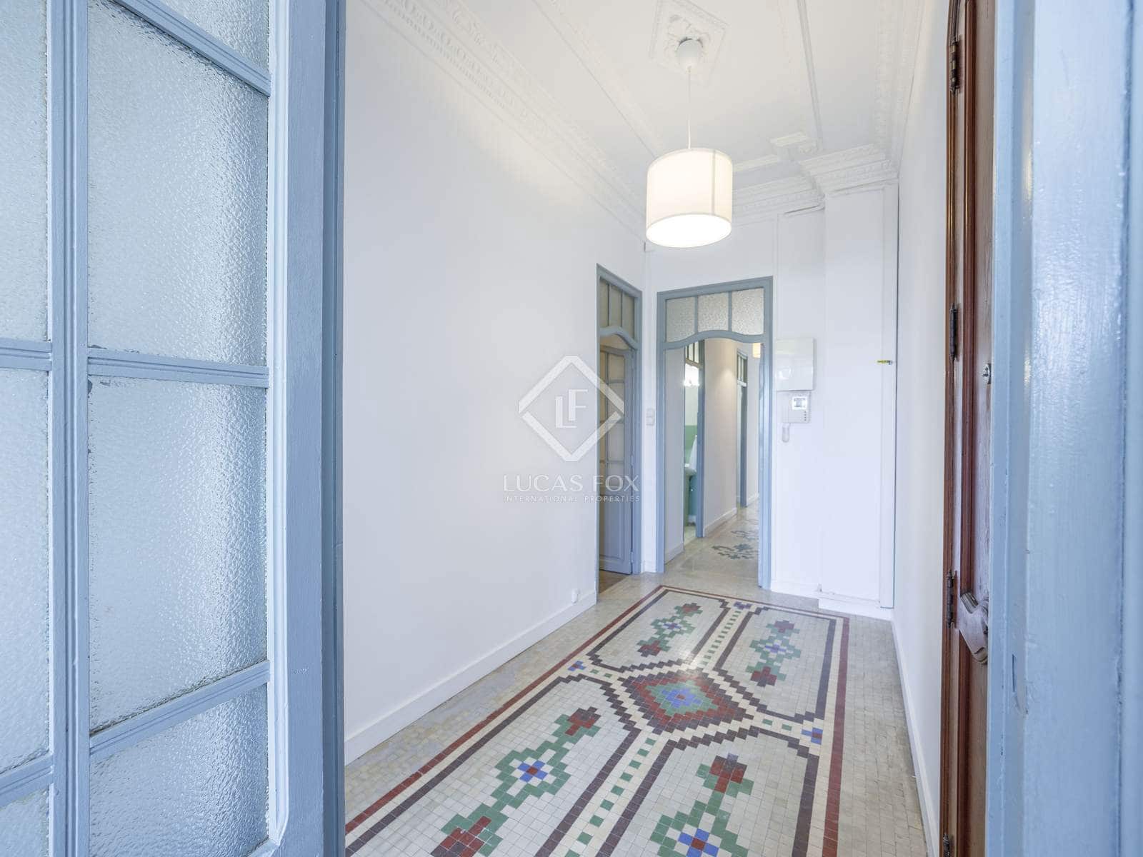 5 bedroom Apartment for rent in Valencia city - € 2,500 (Ref: 8568599)