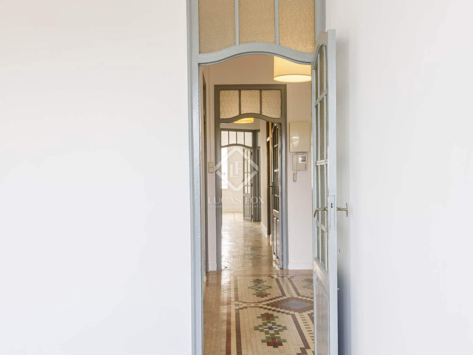 5 bedroom Apartment for rent in Valencia city - € 2,500 (Ref: 8568599)