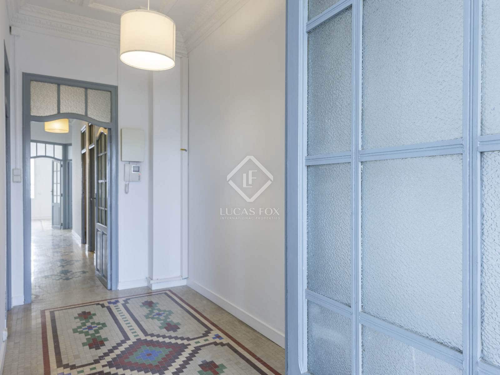 5 bedroom Apartment for rent in Valencia city - € 2,500 (Ref: 8568599)