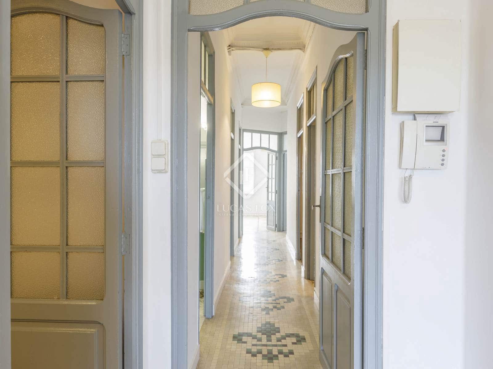 5 bedroom Apartment for rent in Valencia city - € 2,500 (Ref: 8568599)