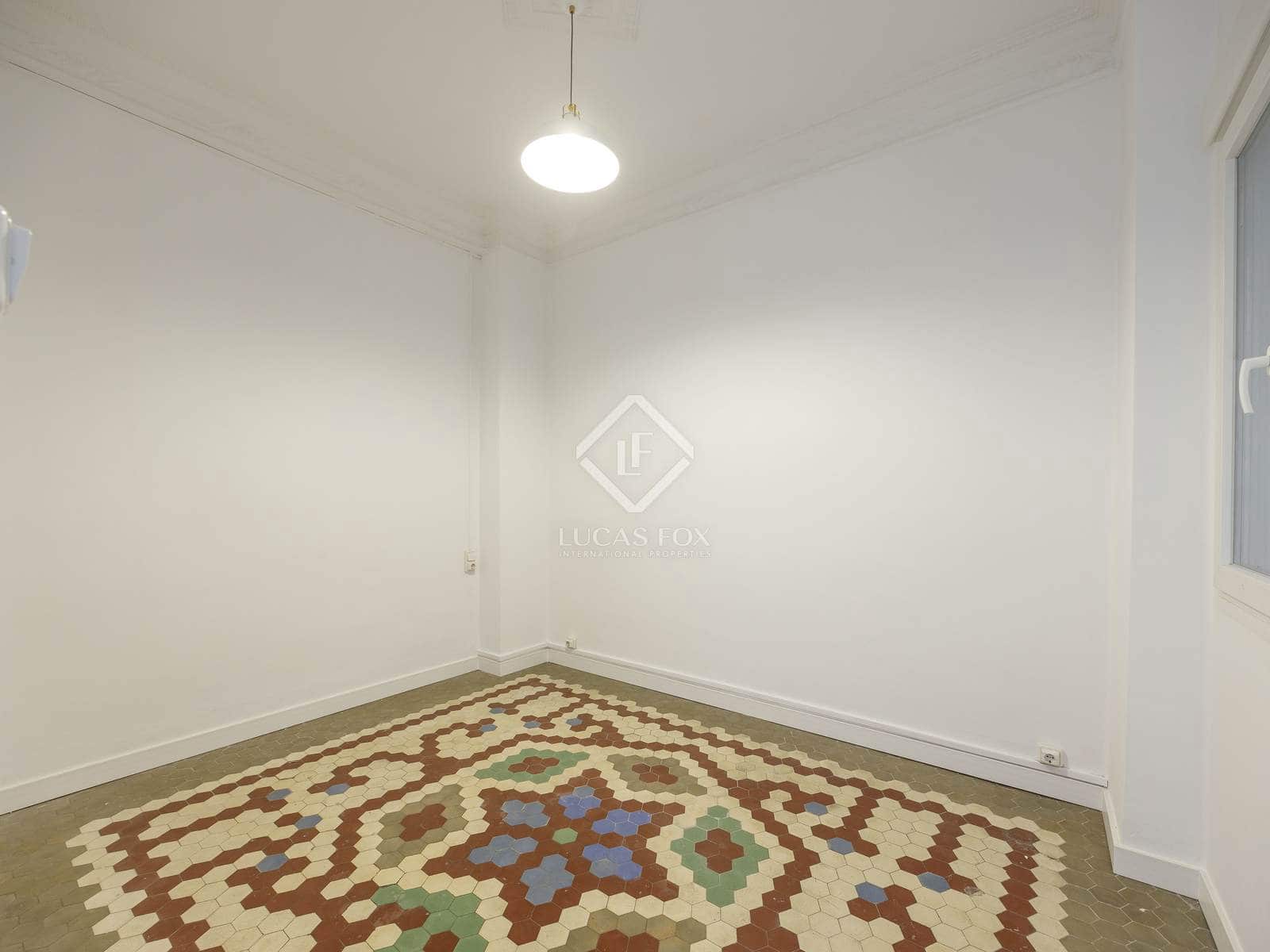 5 bedroom Apartment for rent in Valencia city - € 2,500 (Ref: 8568599)