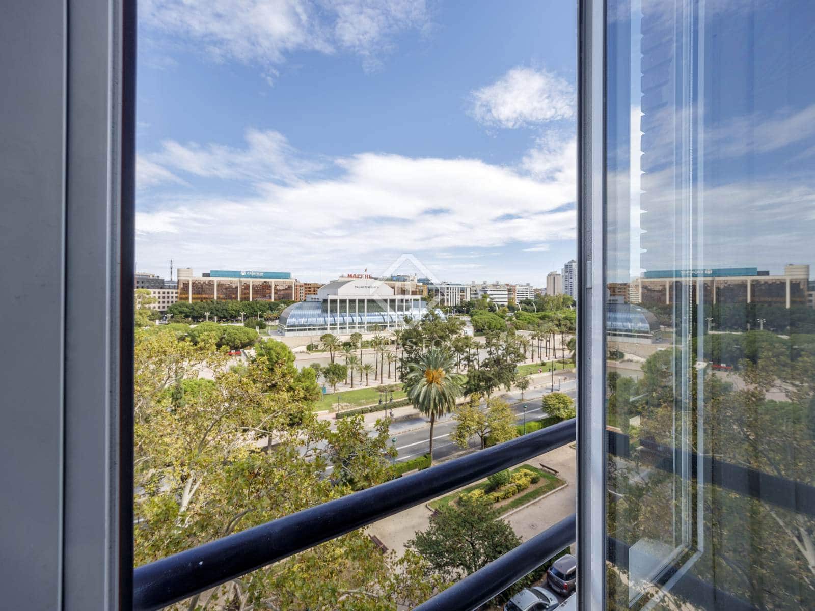 5 bedroom Apartment for rent in Valencia city - € 2,500 (Ref: 8568599)