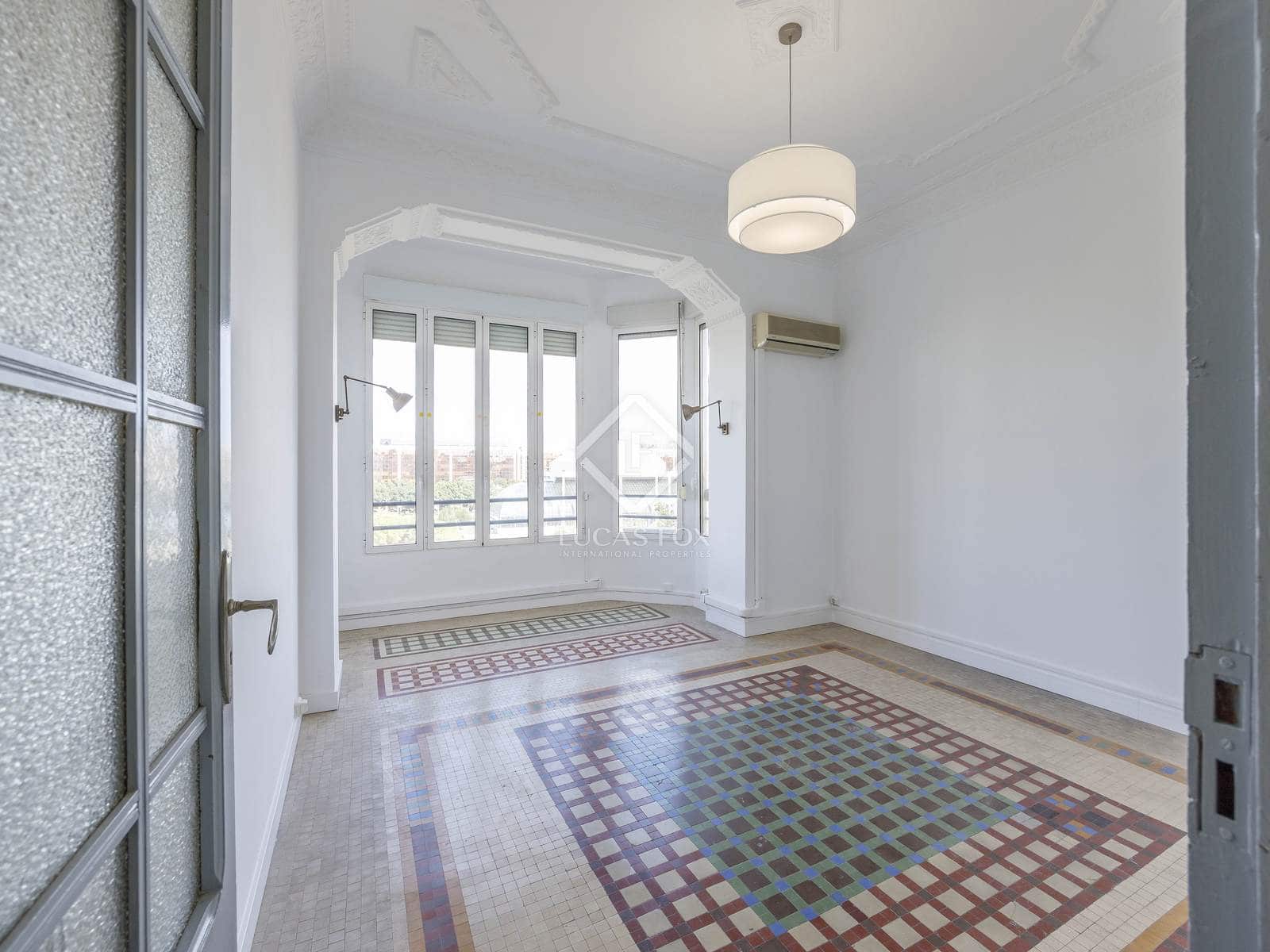 5 bedroom Apartment for rent in Valencia city - € 2,500 (Ref: 8568599)