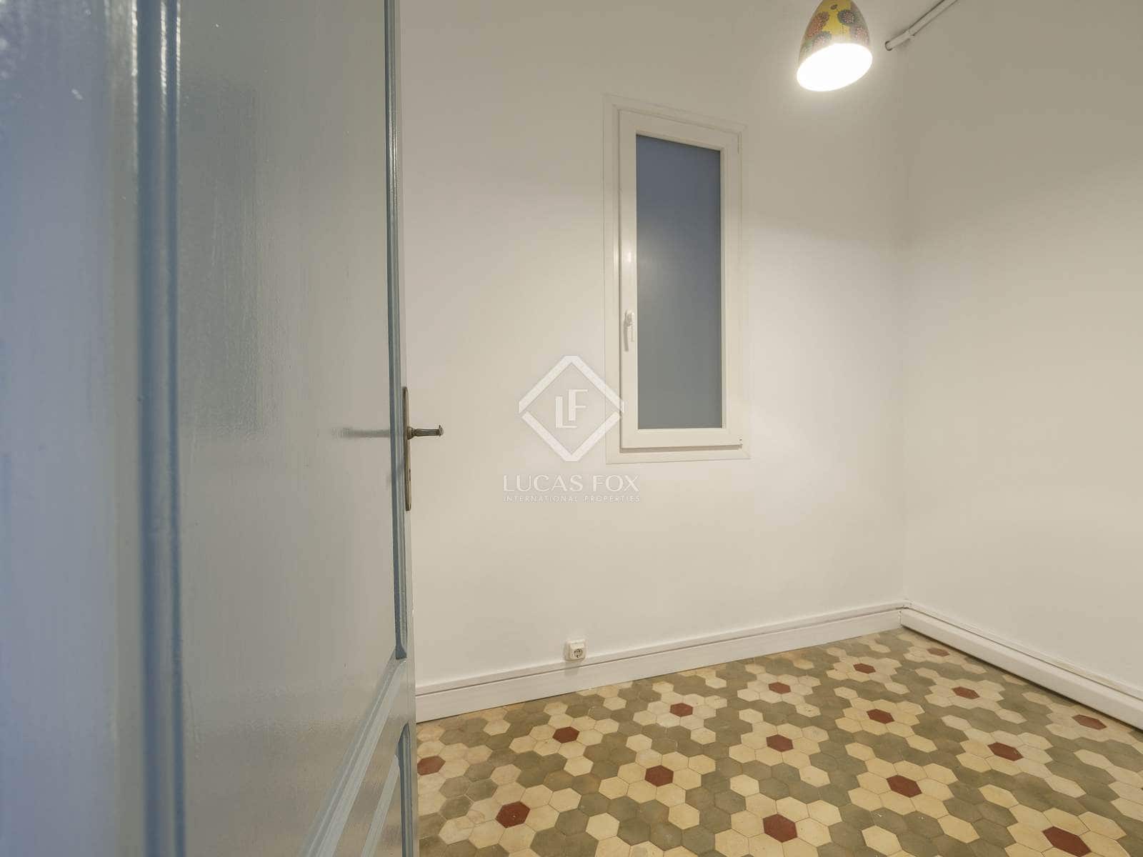 5 bedroom Apartment for rent in Valencia city - € 2,500 (Ref: 8568599)