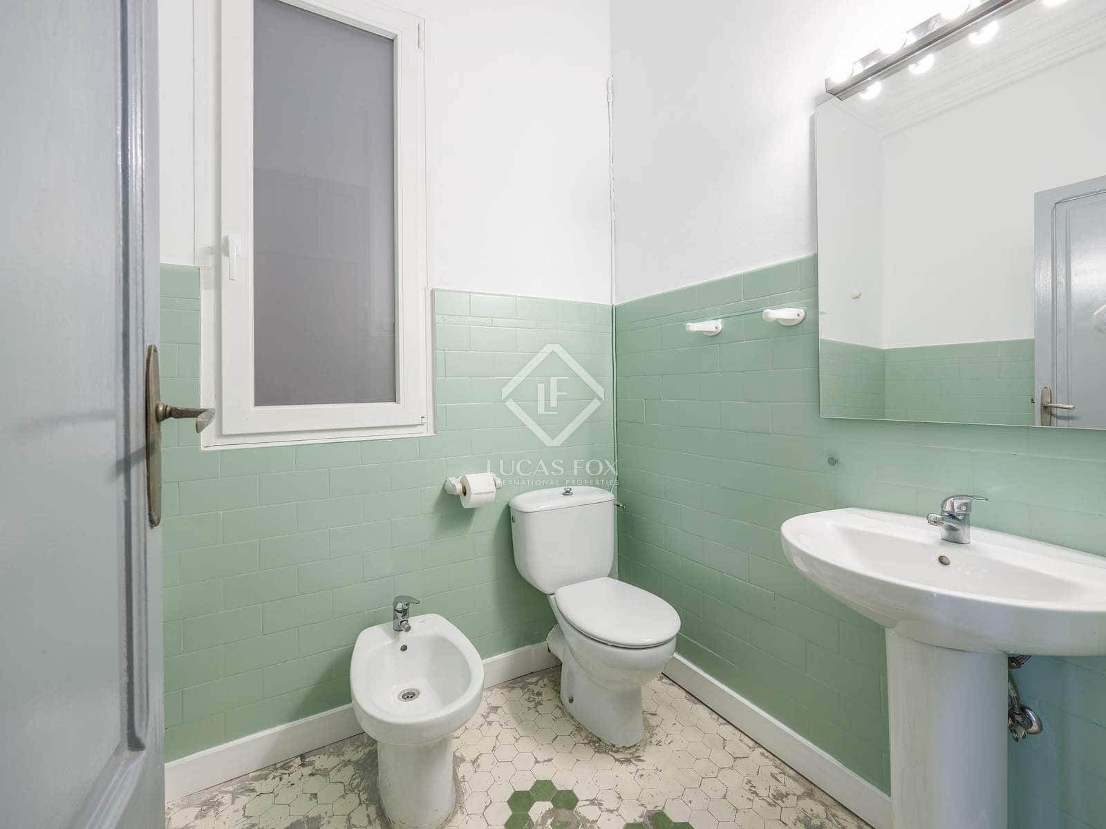 5 bedroom Apartment for rent in Valencia city - € 2,500 (Ref: 8568599)