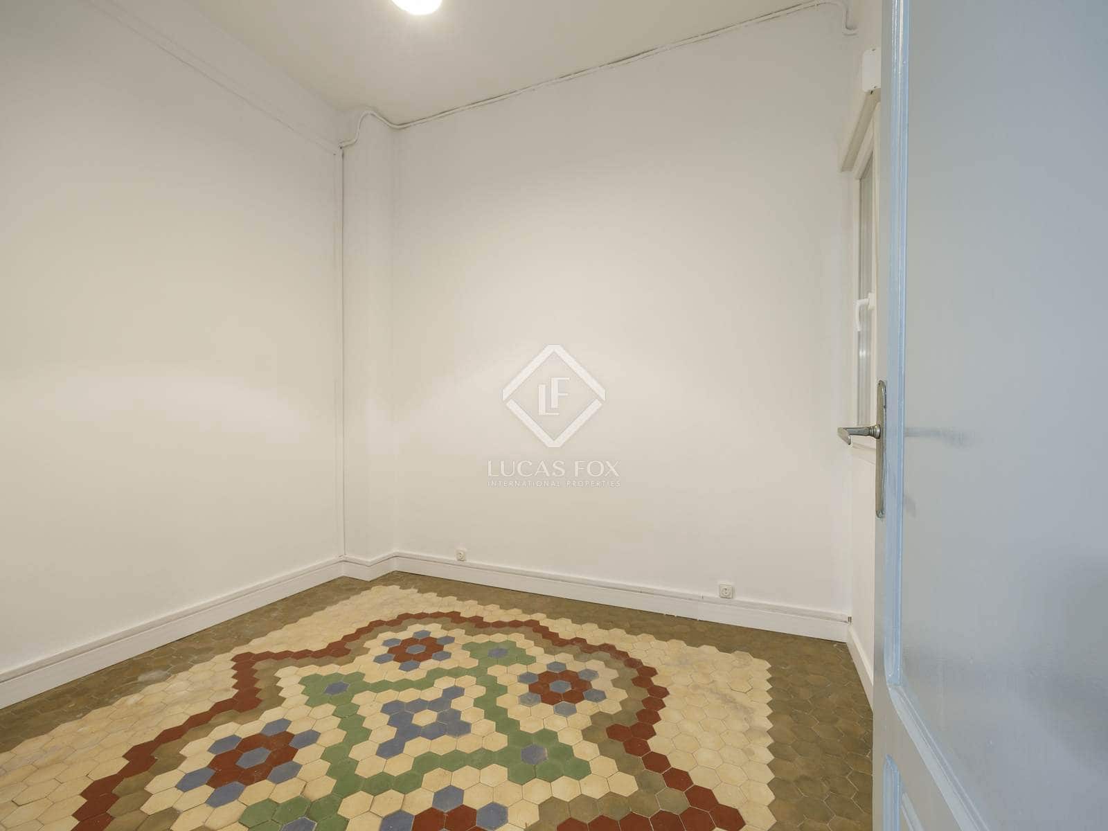 5 bedroom Apartment for rent in Valencia city - € 2,500 (Ref: 8568599)