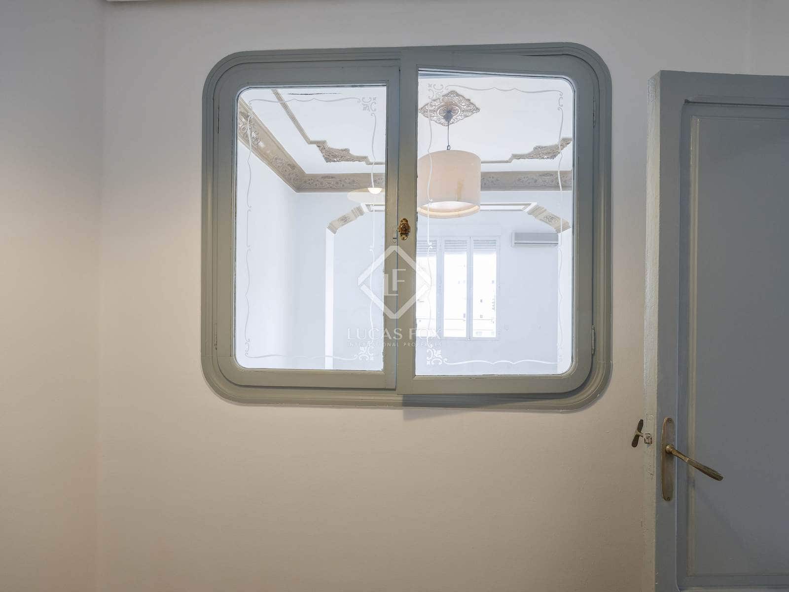 5 bedroom Apartment for rent in Valencia city - € 2,500 (Ref: 8568599)