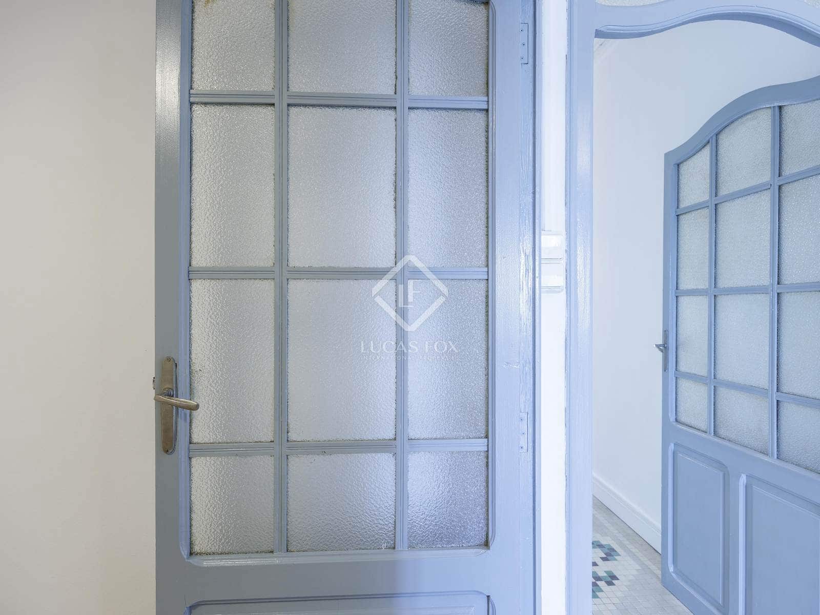 5 bedroom Apartment for rent in Valencia city - € 2,500 (Ref: 8568599)