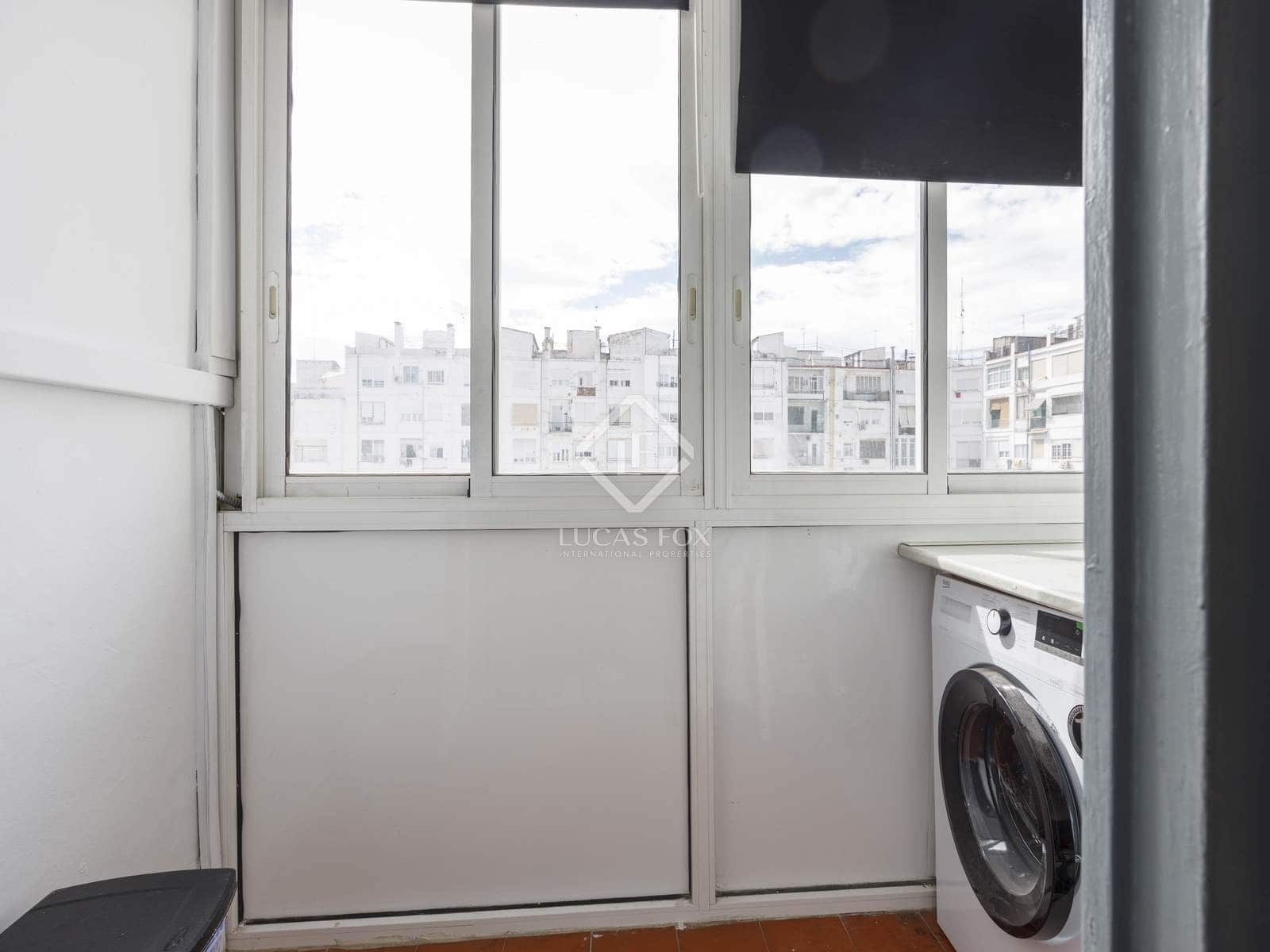 5 bedroom Apartment for rent in Valencia city - € 2,500 (Ref: 8568599)